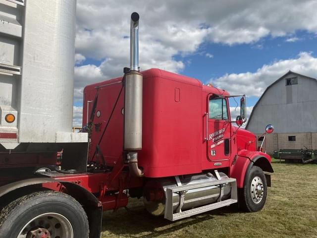 Image of Freightliner FLD120 equipment image 3