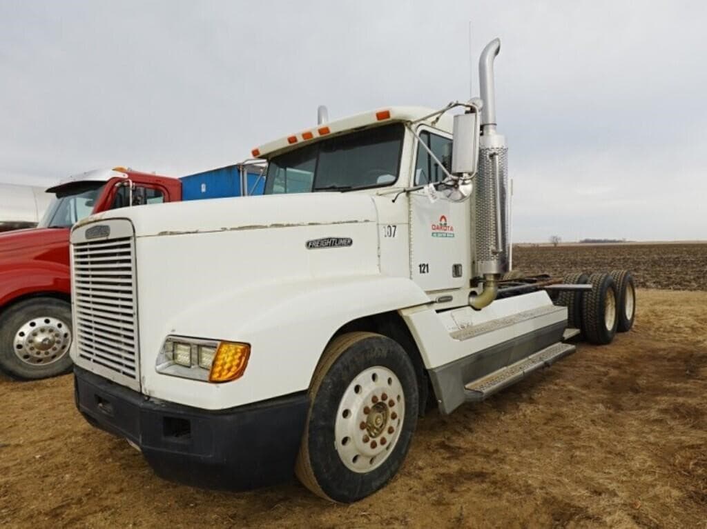 Image of Freightliner FLD120 Primary image