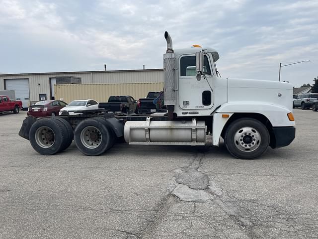 Image of Freightliner FLD120 equipment image 2