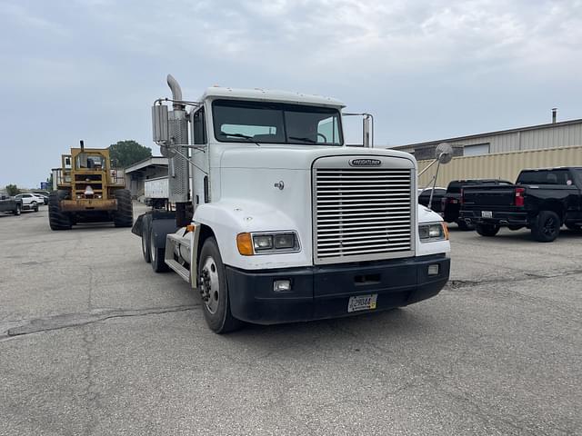 Image of Freightliner FLD120 equipment image 3