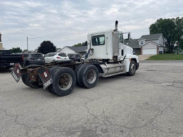 Image of Freightliner FLD120 equipment image 4