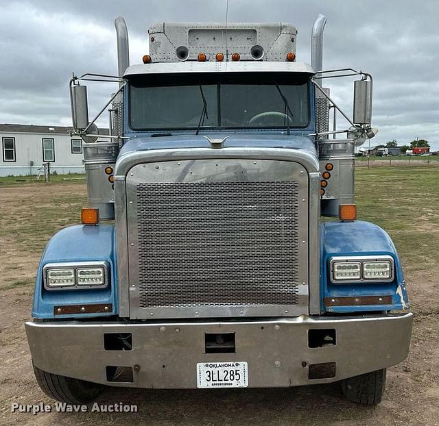 Image of Freightliner FLD equipment image 1