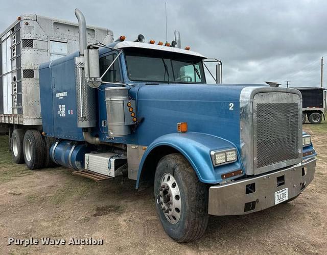 Image of Freightliner FLD equipment image 2