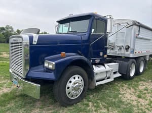 1998 Freightliner FLD120 Image