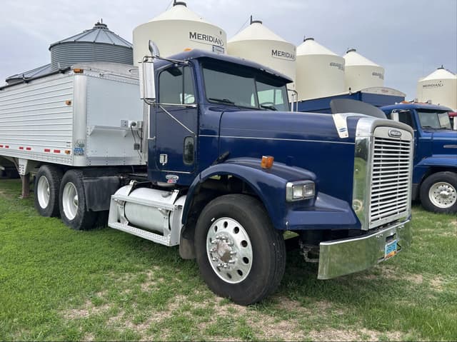 Image of Freightliner FLD120 equipment image 2