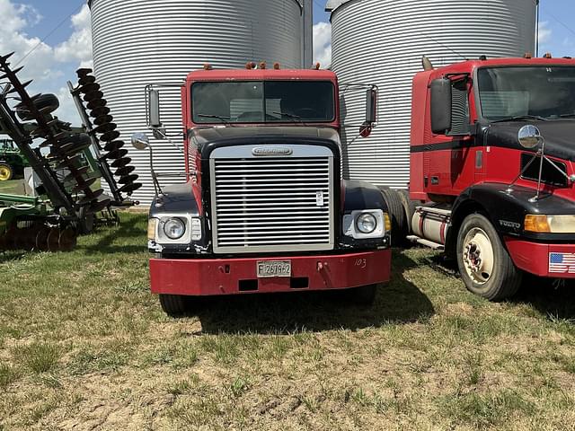 Image of Freightliner FLD120 equipment image 1
