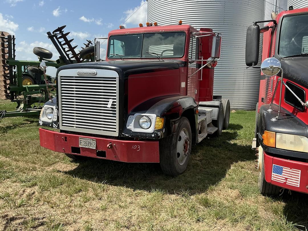 Image of Freightliner FLD120 Primary image