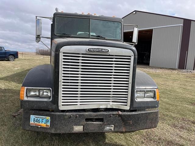 Image of Freightliner FLD120 equipment image 3