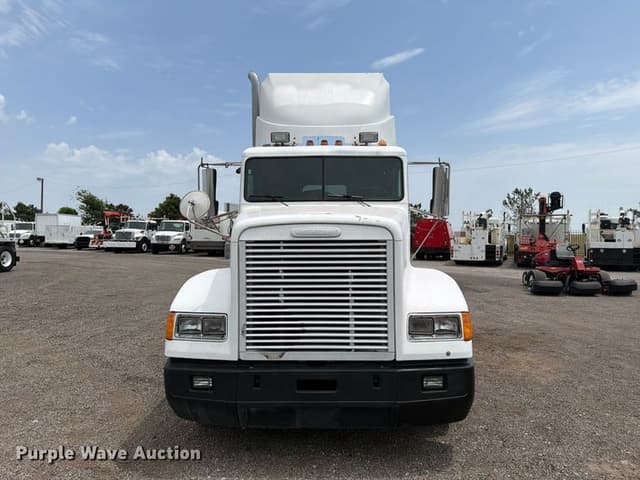 Image of Freightliner FLD120 equipment image 1