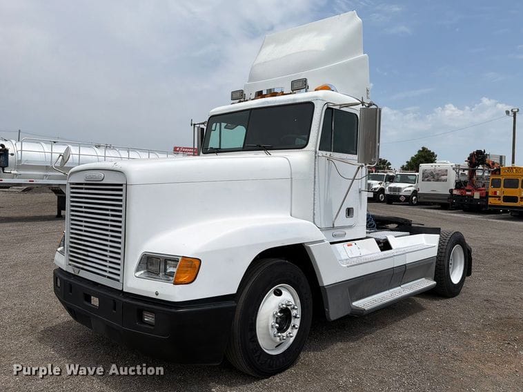 1998 Freightliner FLD120 Equipment Image0
