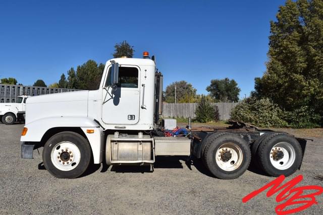 Image of Freightliner FLD120 equipment image 1