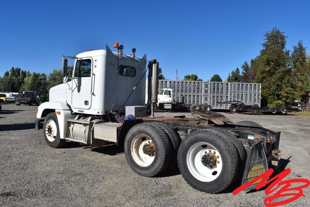 Image of Freightliner FLD120 equipment image 2