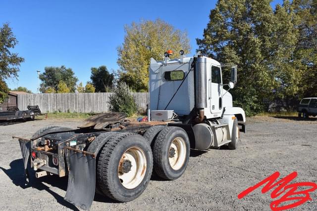Image of Freightliner FLD120 equipment image 4