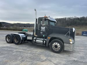 1998 Freightliner FLD120 Image