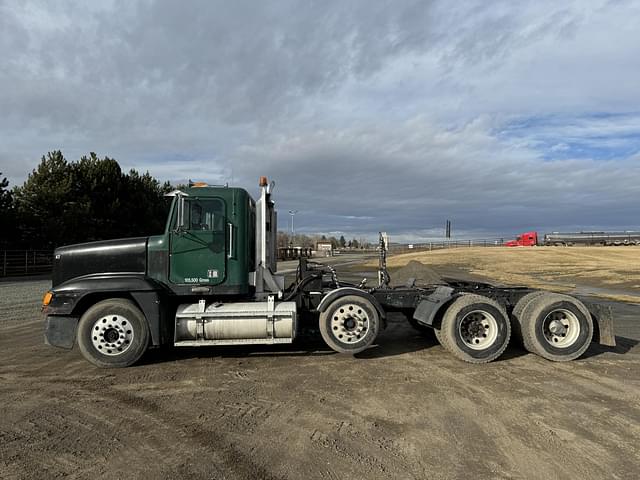 Image of Freightliner FLD120 equipment image 1