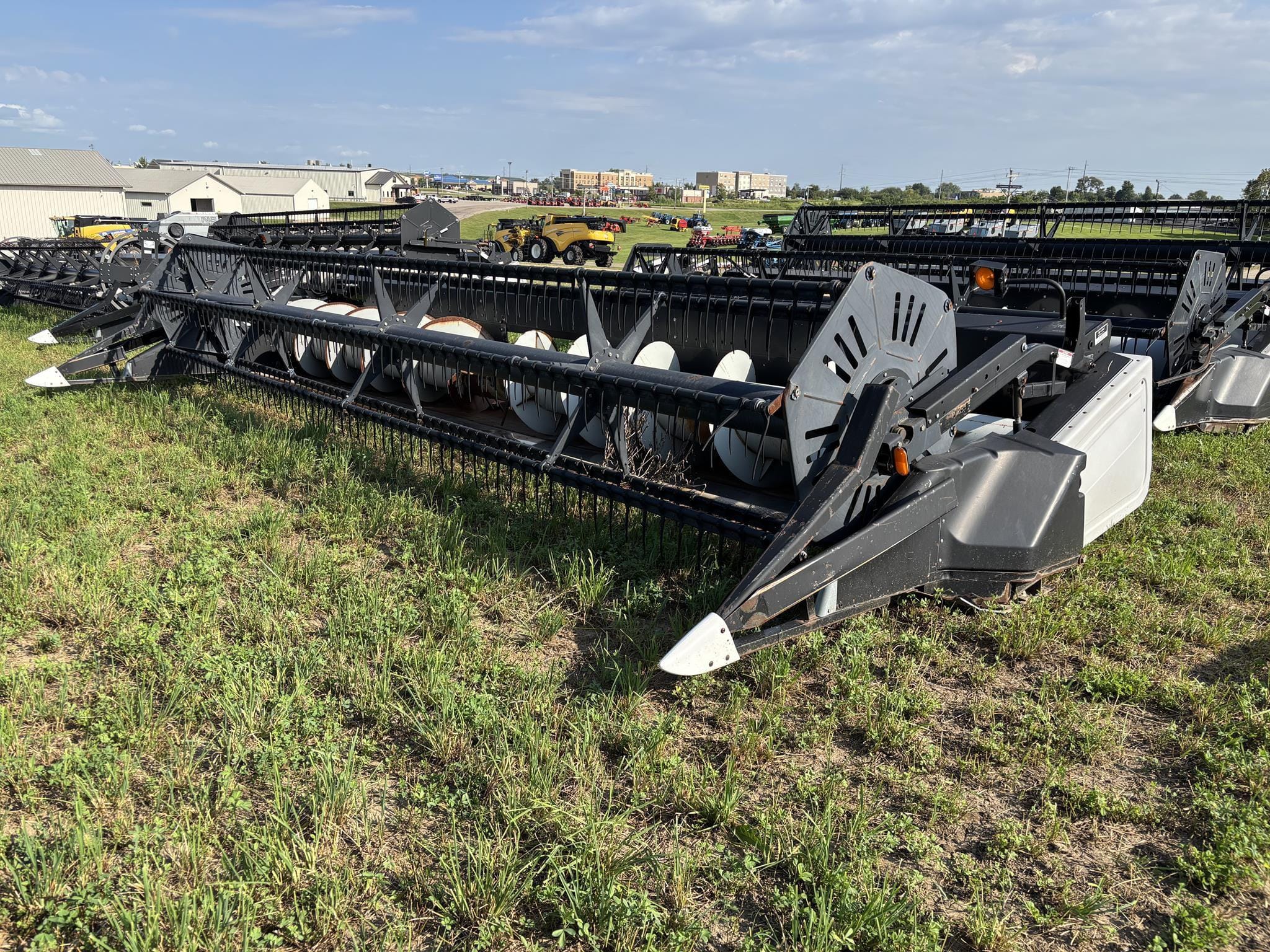 1998 Gleaner 800 Equipment Image0