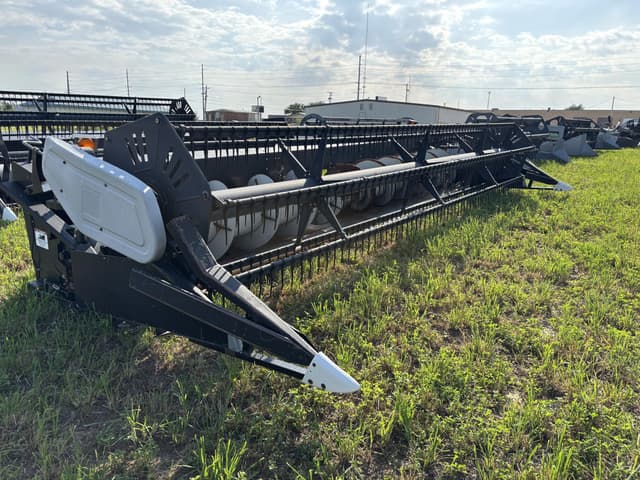 Image of Gleaner 800 equipment image 2