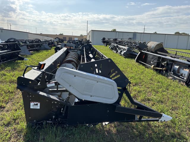 Image of Gleaner 800 equipment image 3