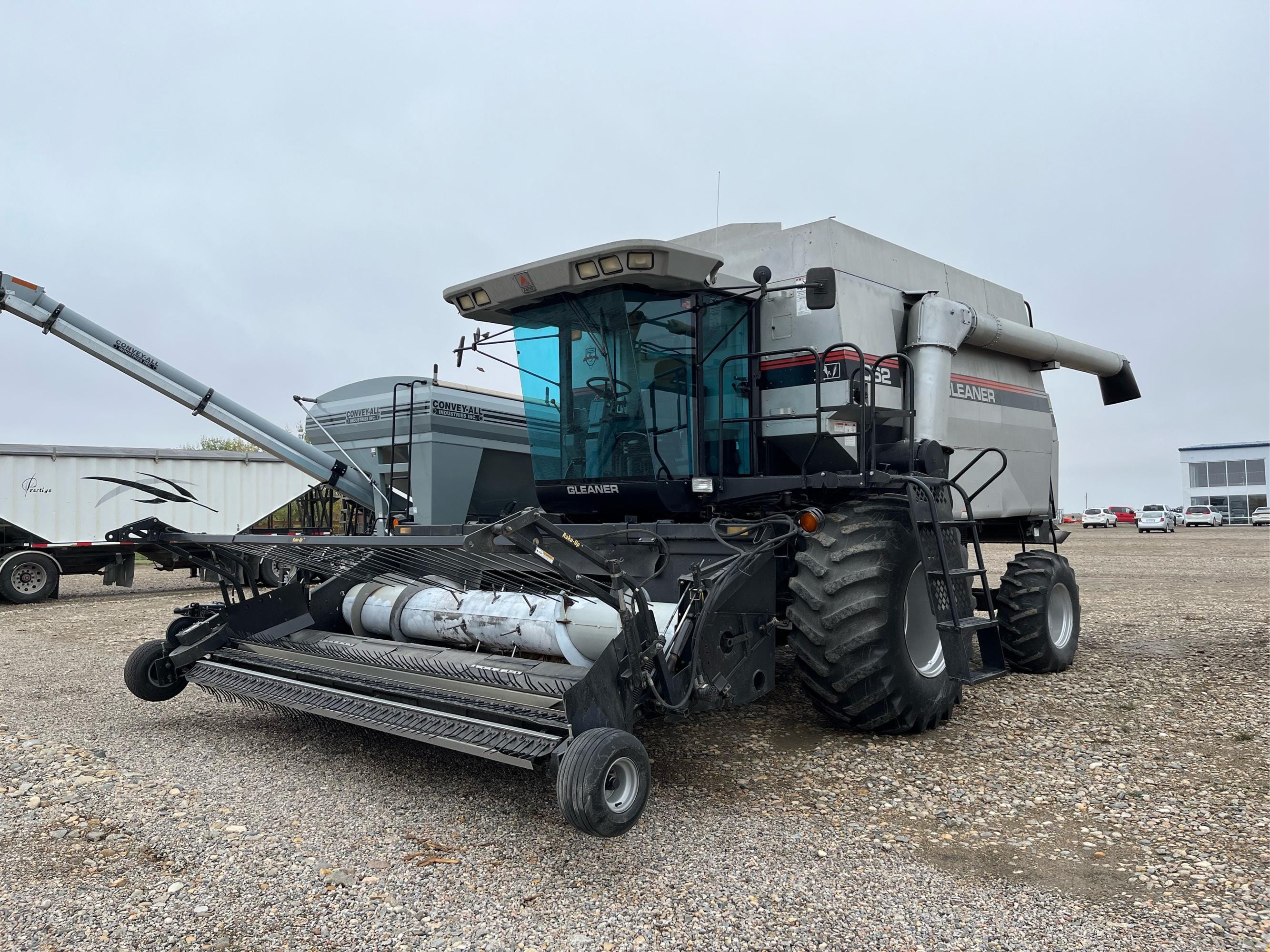 Main image Gleaner C62