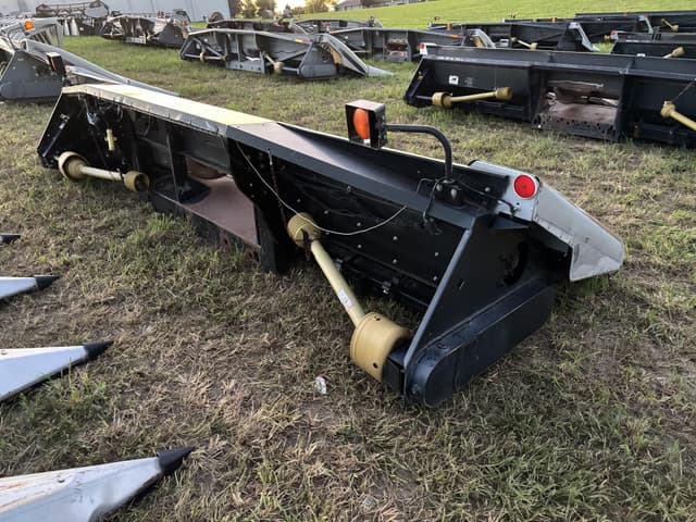 Image of Gleaner Hugger 630 equipment image 4