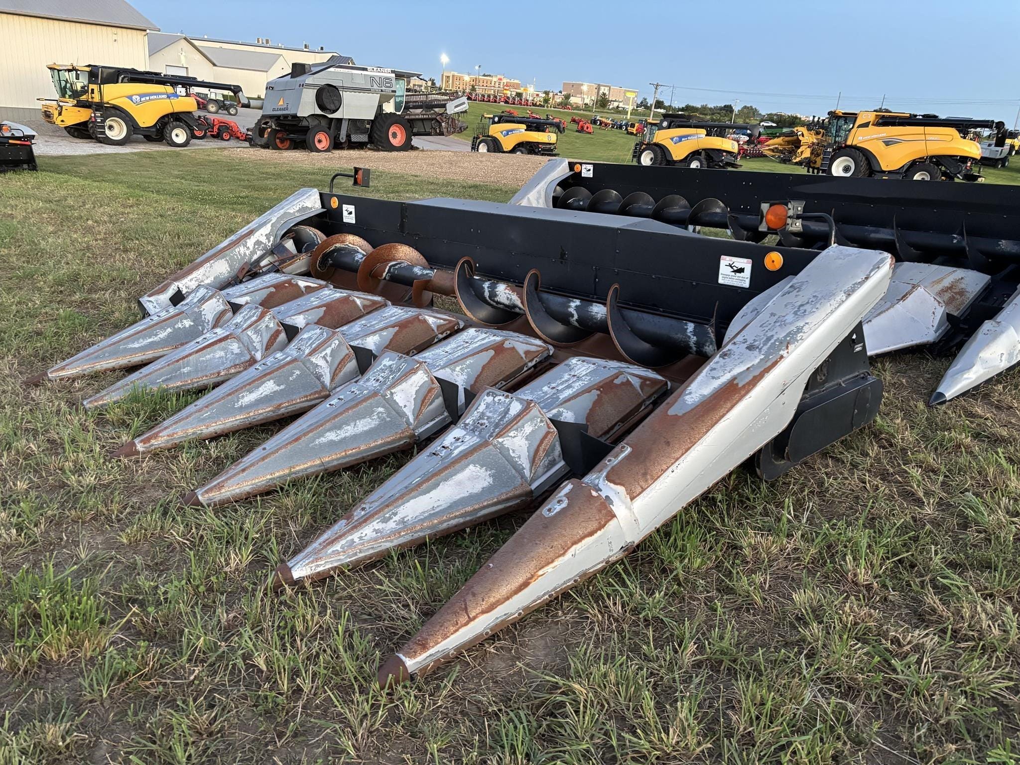1998 Gleaner Hugger 630 Equipment Image0