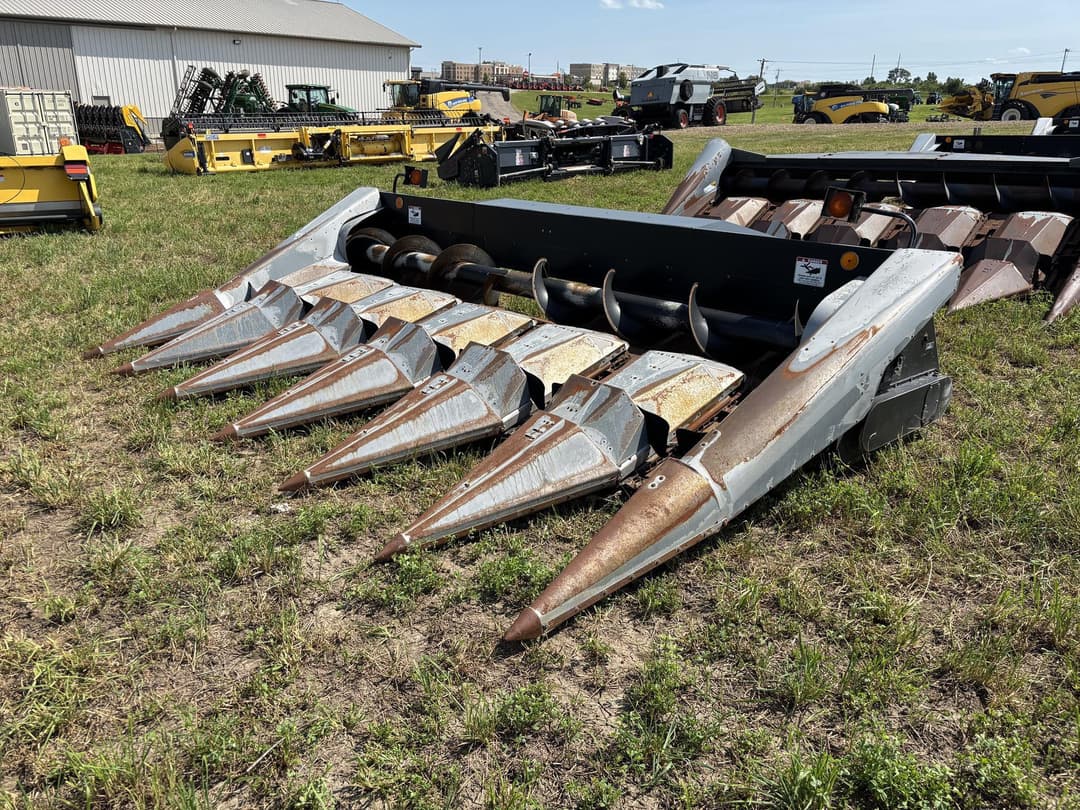 Image of Gleaner Hugger 630 Primary image