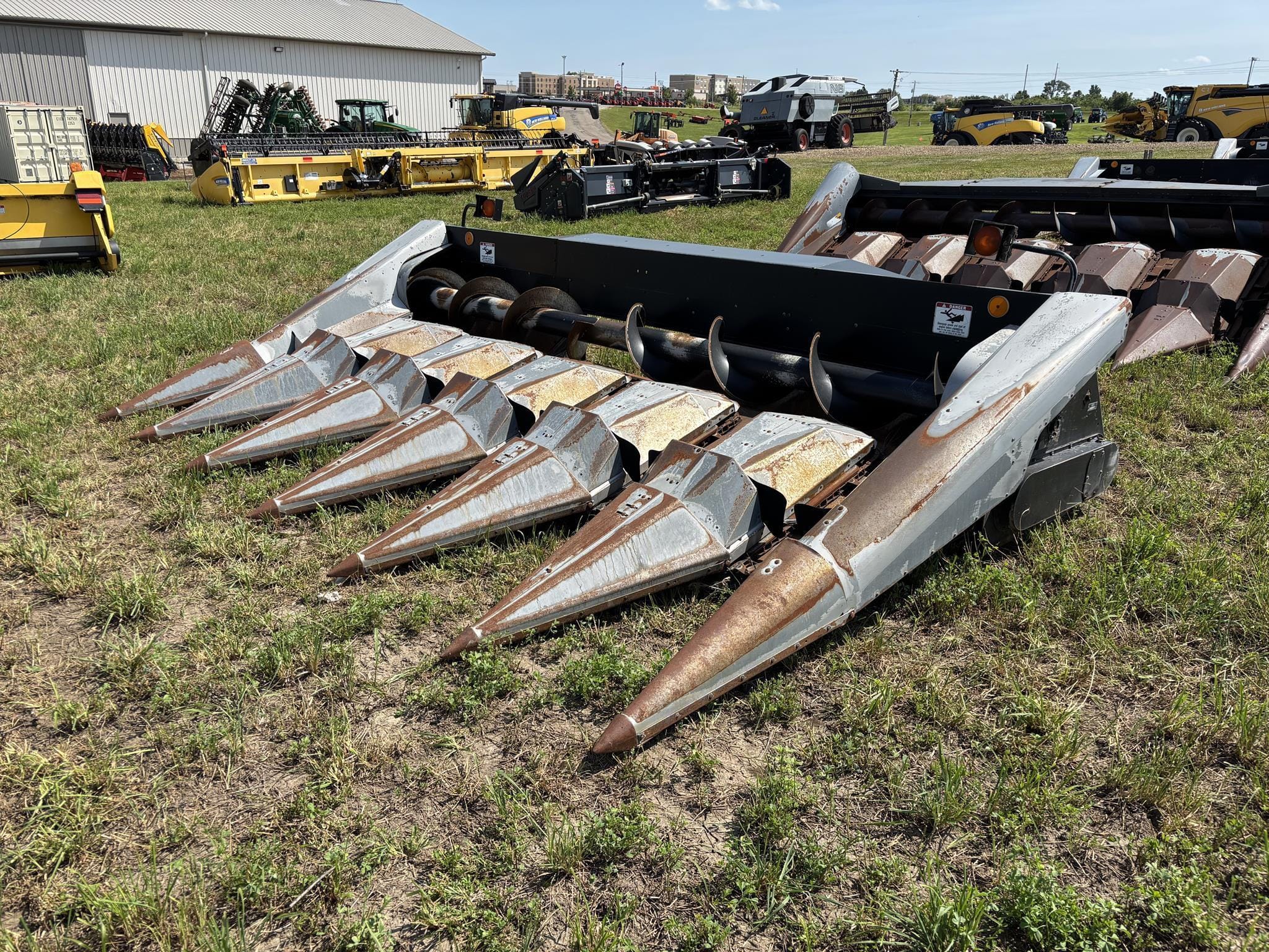 1998 Gleaner Hugger 630 Equipment Image0