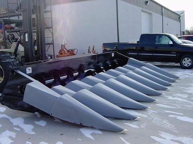 1998 Gleaner 830 Equipment Image0