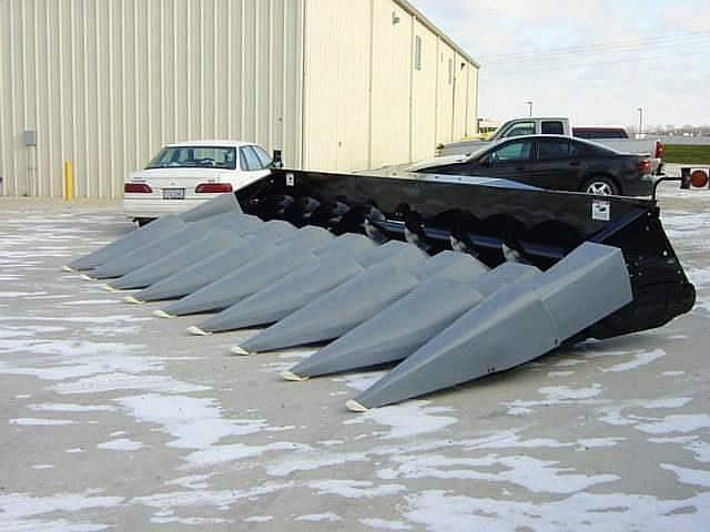 Image of Gleaner 830 equipment image 2