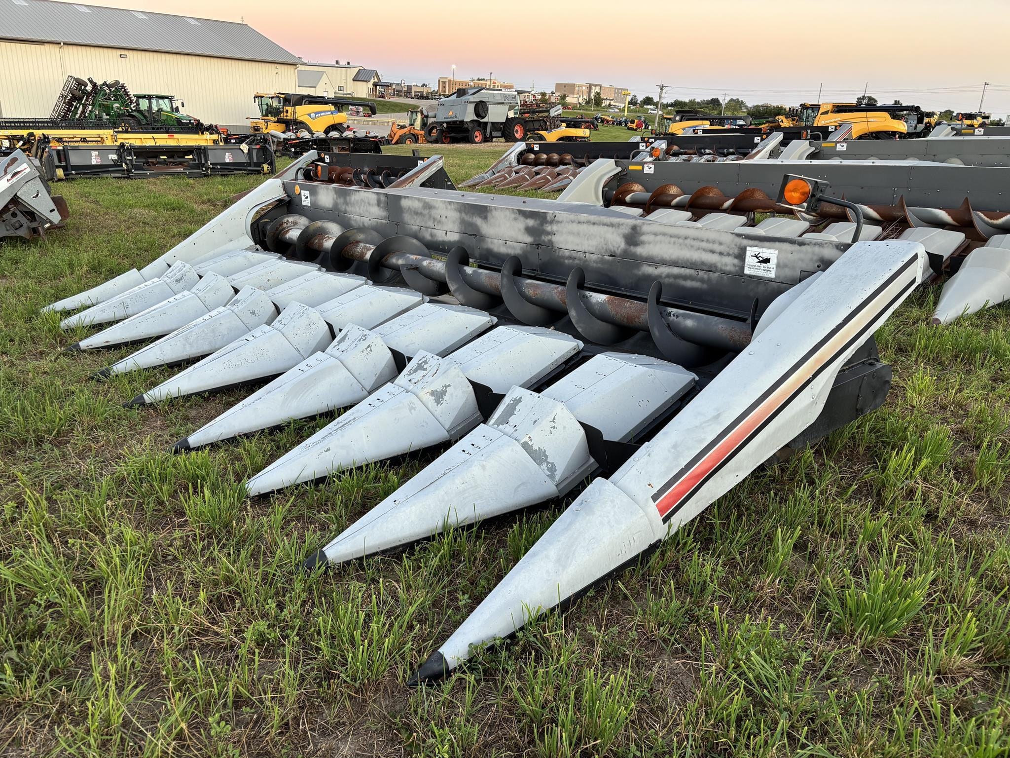 1998 Gleaner 830 Equipment Image0