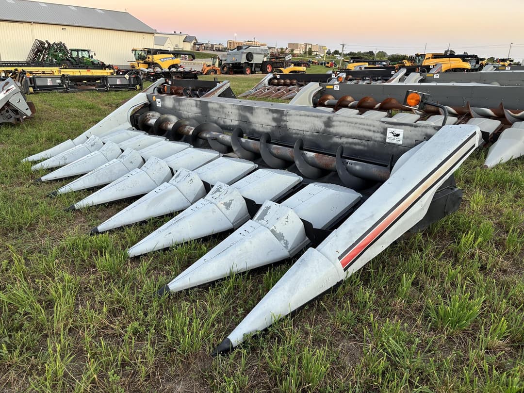 Image of Gleaner 830 Primary image