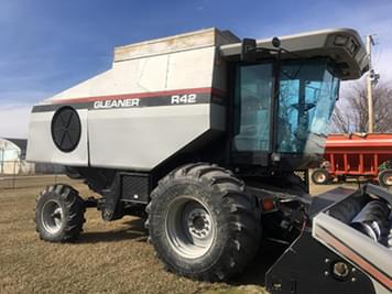 Main image Gleaner R42