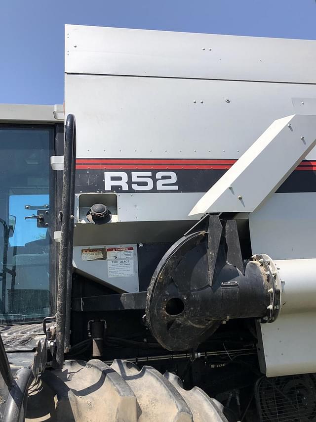 Image of Gleaner R52 equipment image 2