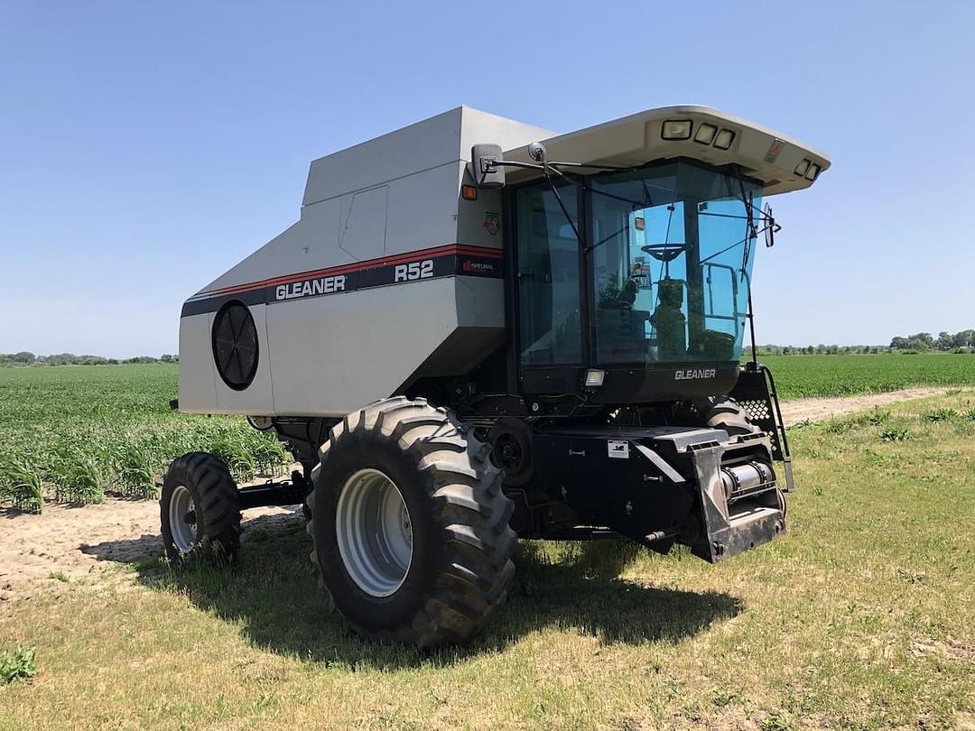 Image of Gleaner R52 Primary image