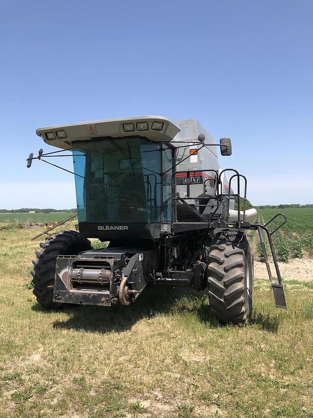 Image of Gleaner R52 equipment image 3