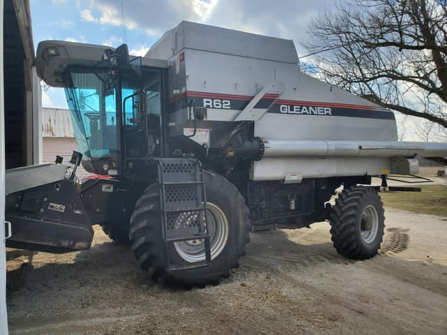 Image of Gleaner R62 equipment image 3