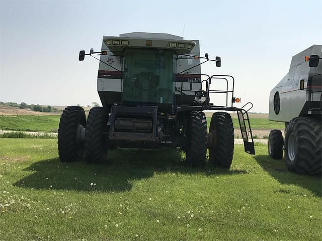 Image of Gleaner R62 equipment image 1