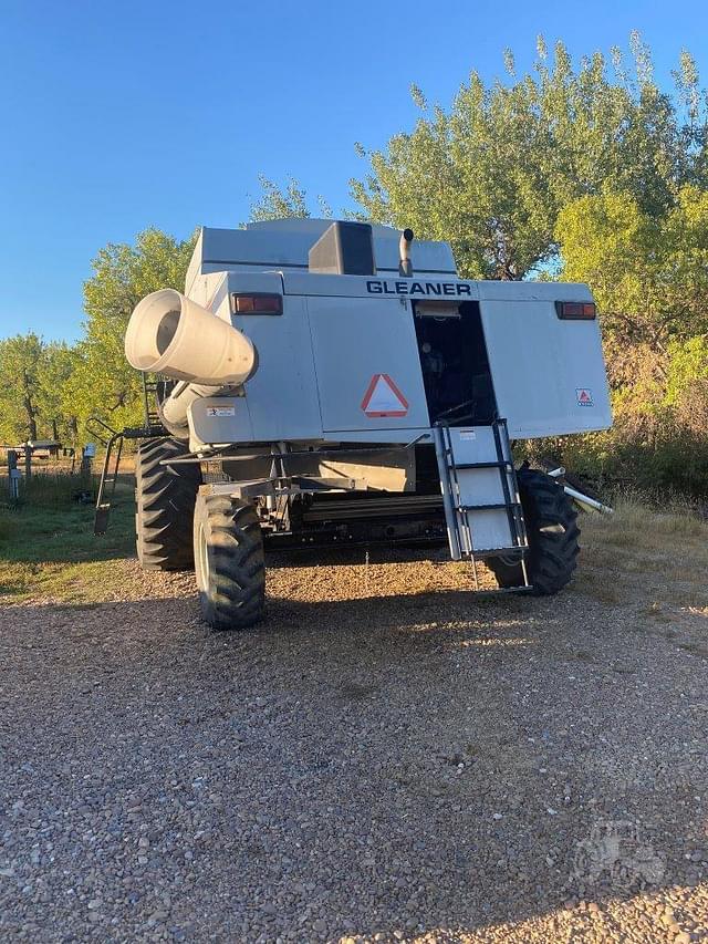 Image of Gleaner R62 equipment image 4