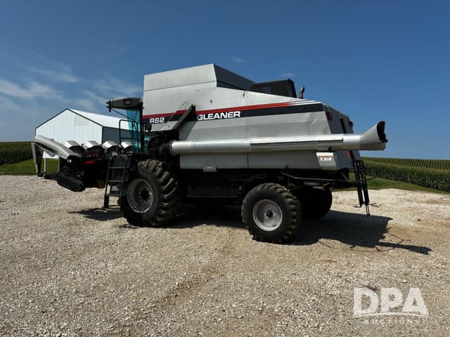 Image of Gleaner R62 equipment image 3
