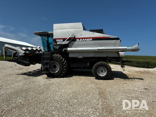 Image of Gleaner R62 equipment image 2