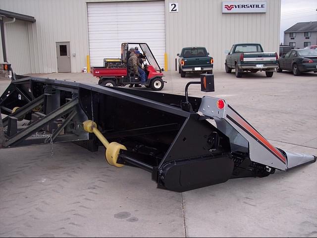 Image of Gleaner R630 equipment image 3