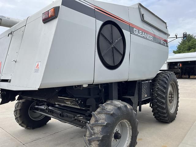 Image of Gleaner R72 equipment image 3