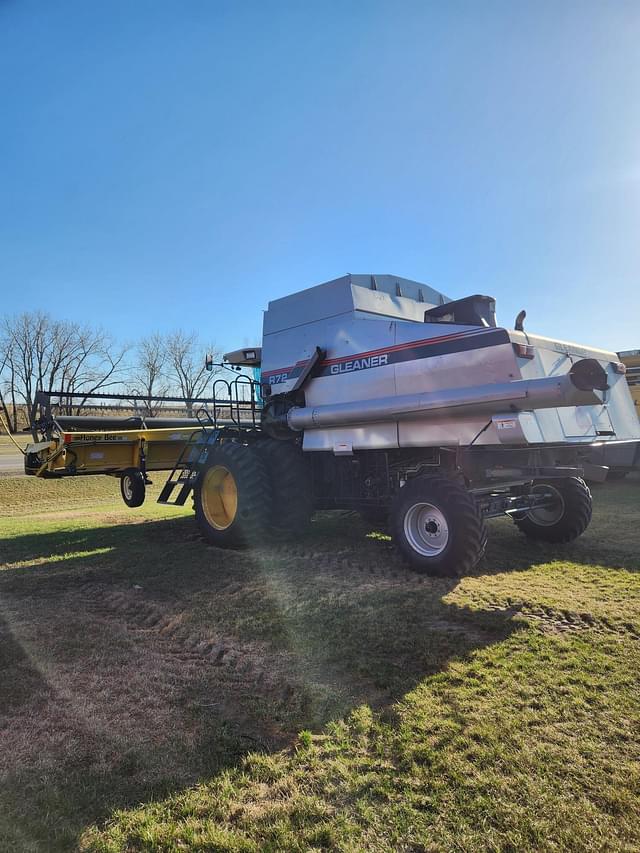 Image of Gleaner R72 equipment image 1