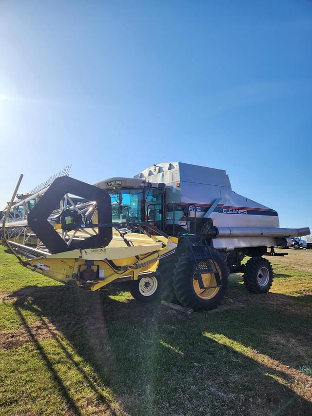 Image of Gleaner R72 equipment image 2