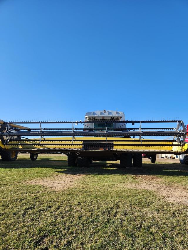 Image of Gleaner R72 equipment image 3