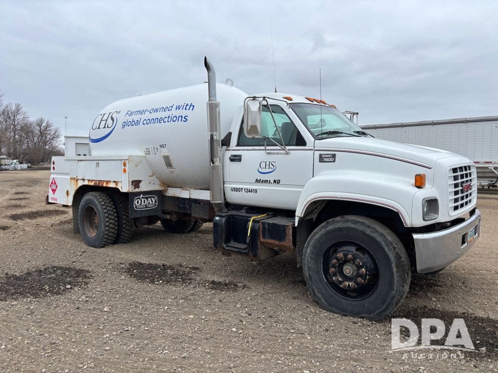 1998 GMC 7500 Equipment Image0