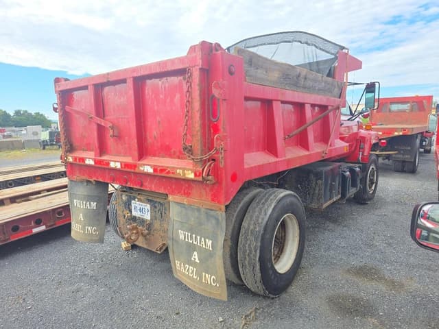 Image of GMC C7500 equipment image 4