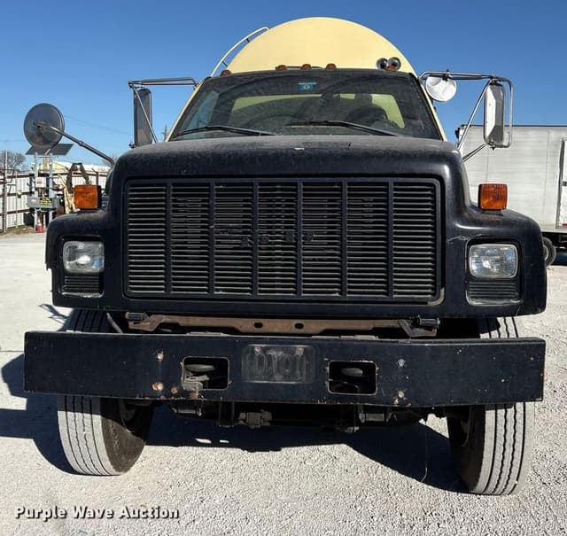 Image of GMC C7500 equipment image 1