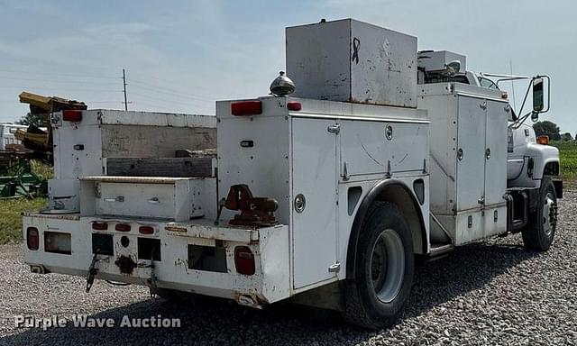 Image of GMC C7500 equipment image 4