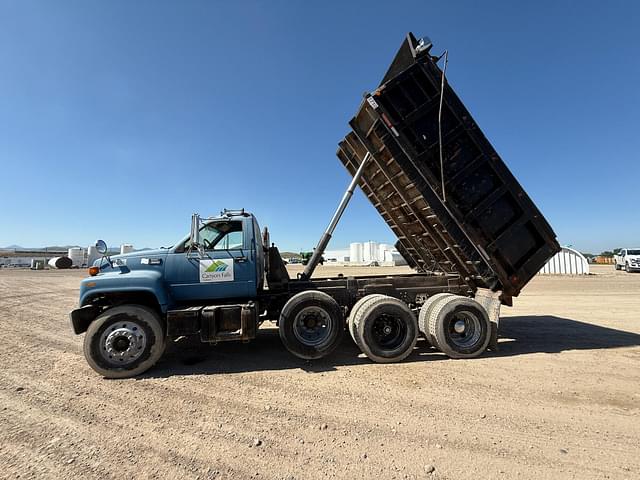 Image of GMC C8500 equipment image 2